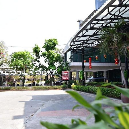 Bansuan Resort Накхон Сауан Екстериор снимка