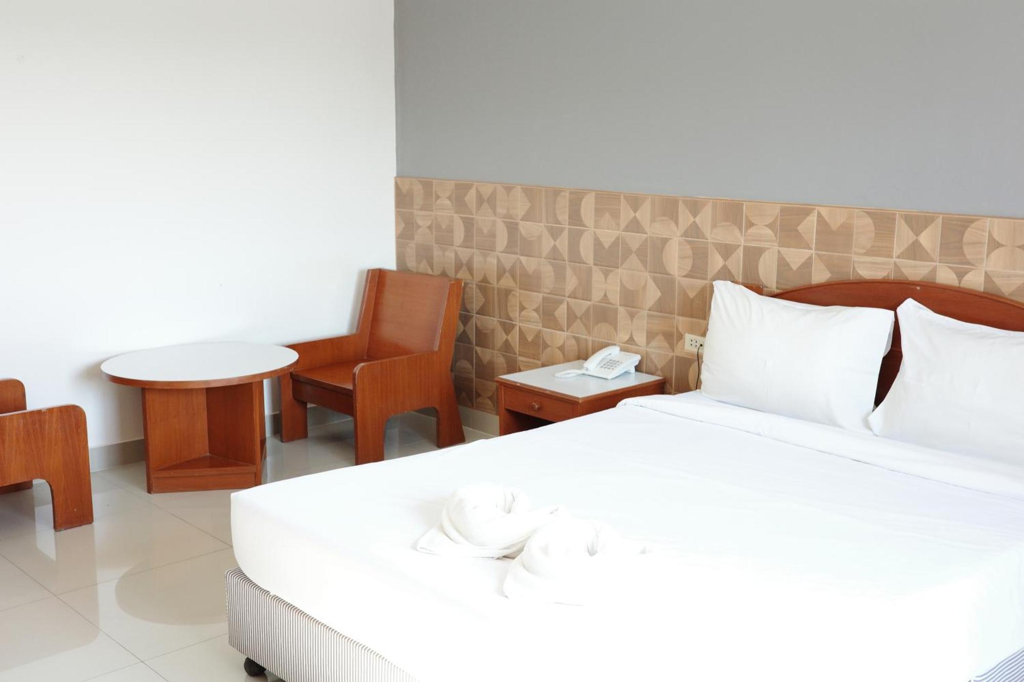 Bansuan Resort Накхон Сауан Екстериор снимка