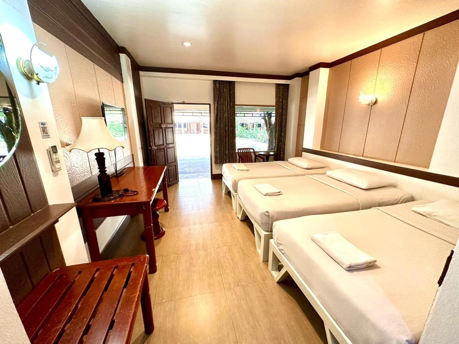 Bansuan Resort Накхон Сауан Екстериор снимка